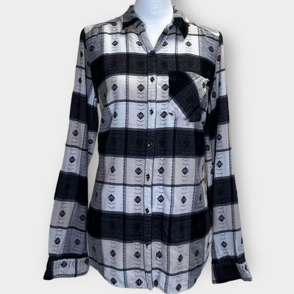 MAURICES Black and White Button Down With Chest Pocket Size Medium - Picture 1 of 3